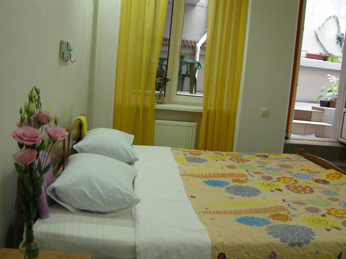 Tapki Hostel Odessa Exterior photo
